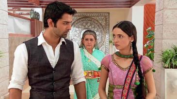 Khushi ve Arnav kayıp Anjali'yi arayacaklar