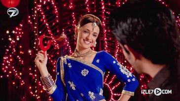 Arnav'a kahkaha attıran Khushi dansı