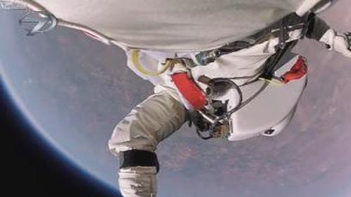 UZAYDAN DÜNYAYA ATLADI