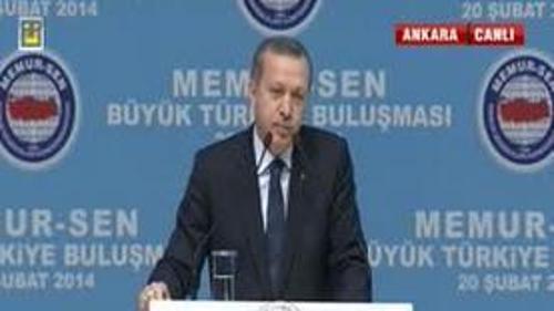 BAŞBAKAN ŞİİR OKUDU SALON COŞTU