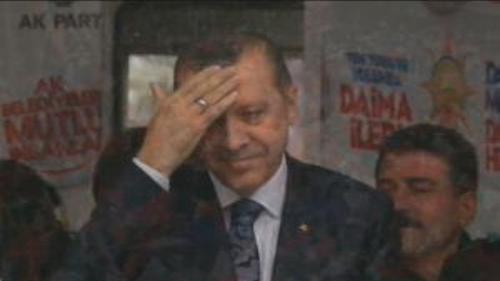 BAŞBAKAN ADIYAMAN'DA HALKI SELAMLADI