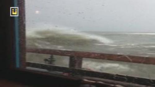 DEV DALGA RESTORANA GİRDİ