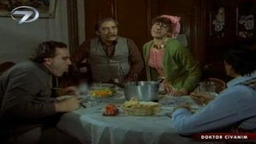 NİYE ABLA DİYORSUN OĞLUM ABLANA?