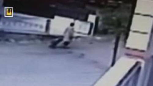 BEBEĞİNİ ÇÖPE ATTI