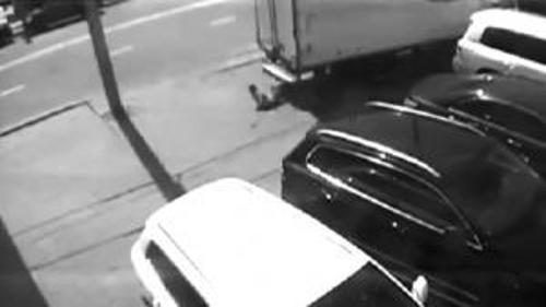 KAMYON ALTINDA KALDI ALDIRIŞ ETMEDİ