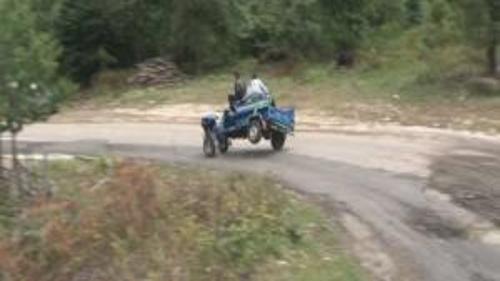 SON HIZLA VİRAJA GİREN PATPAT DEVRİLDİ