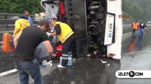 BOLU'DA KAZA :1 ÖLÜ , 15 YARALI