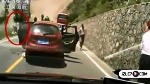 ADETA GÖKTEN TAŞ YAĞDI