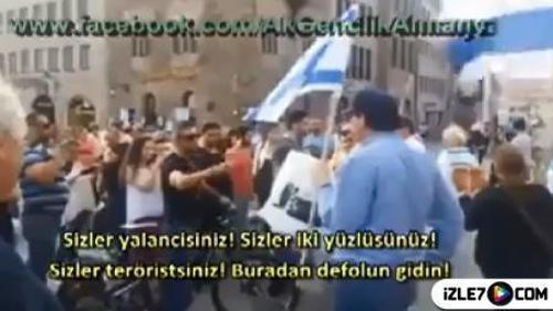 İSRAİL'E DESTEK YÜRÜYÜŞÜNÜ TEK BAŞINA DAĞITAN TÜRK