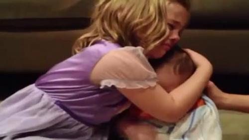 KARDEŞİNİN HEP BEBEK KALMAYACAĞINI ÖĞRENİNCE YIKILDI