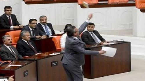 CHP'Lİ VEKİLLER MECLİSİ BÖYLE TERKETTİ