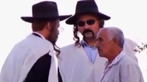 FİLİSTİNLİ AMCA ŞAKACIYI GÖZYAŞLARINA BOĞDU