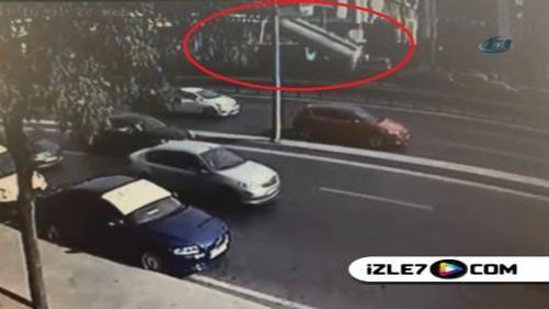 AVCILAR'DAKİ ÜST GEÇİT KAZASININ SANİYE SANİYE GÖRÜNTÜLERİ