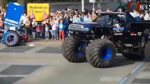 'CANAVAR KAMYON' İZLEYİCİLERİ EZDİ: 3 ÖLÜ