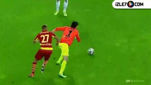 RAKİBİNE ASİST YAPAN KALECİ