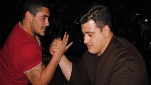 RIZA KAYAALP'E MEYDAN OKUDU, 1,5 SANİYEDE YENİLDİ