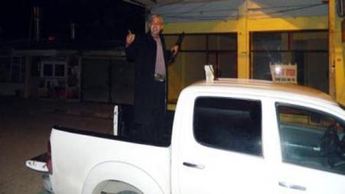 ARACININ LASTİKLERİ KESİLDİ, DEHŞET SAÇTI