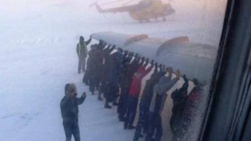 YOLCULAR UÇAĞI İTEREK ÇALIŞTIRDI