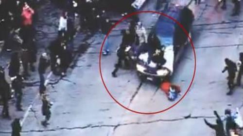 AMERİKALI SÜRÜCÜ PROTESTOCULARI BÖYLE EZDİ