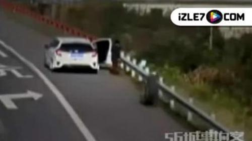 TIR LASTİĞİ ADAMA BÖYLE ÇARPTI