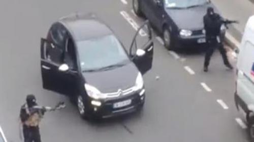 PARİS'İN GÖBEĞİNDEKİ SİLAHLI ÇATIŞMA ANLARI