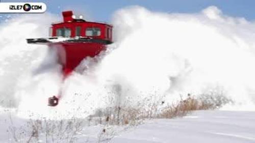 KANADA'DA TRENLE TEHLİKELİ OYUN