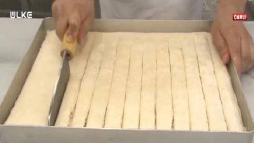 LEZZETLİ BİR EV BAKLAVASI YAPMANIN PÜF NOKTALARI