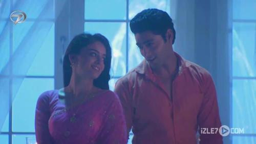 Nandini ve Krish Balayında 