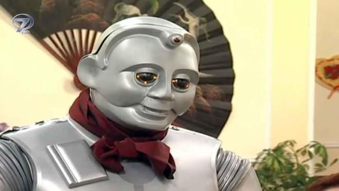 İyi Aile Robotu 2. Bölüm İzle
